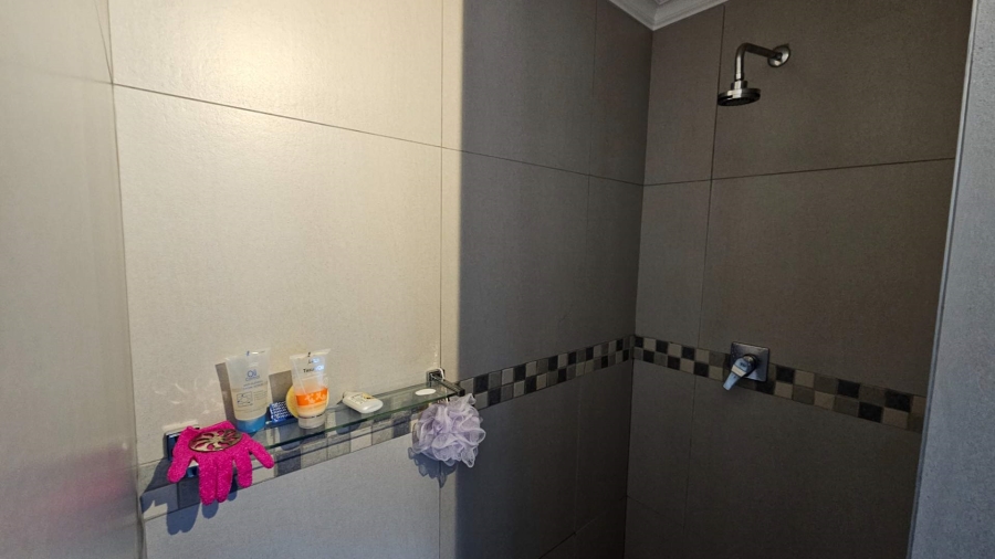 3 Bedroom Property for Sale in Gateway Manor North West